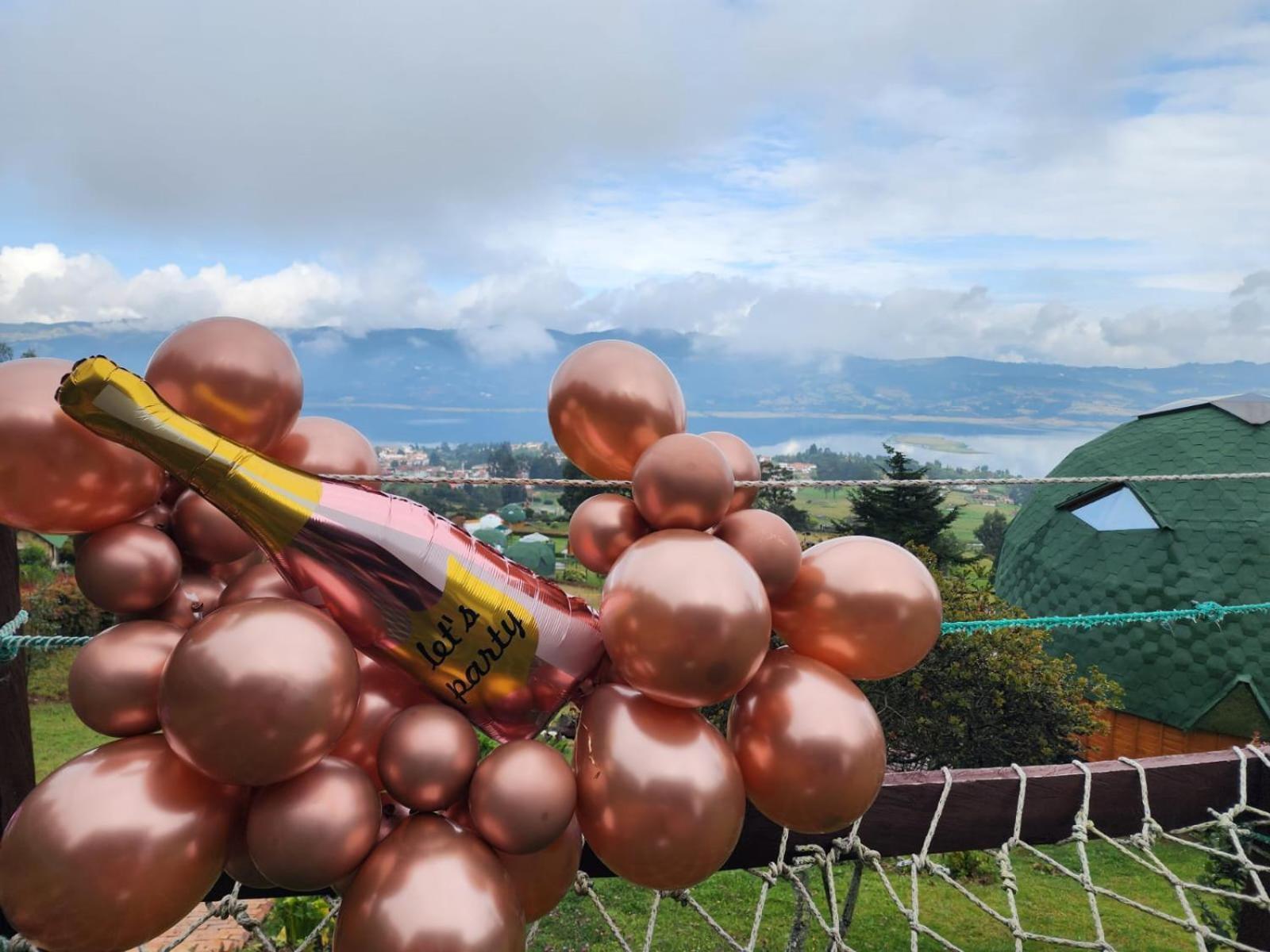 ホテル Glamping Sede Campestre Mirador De Pueblo Viejo グアタビータ エクステリア 写真