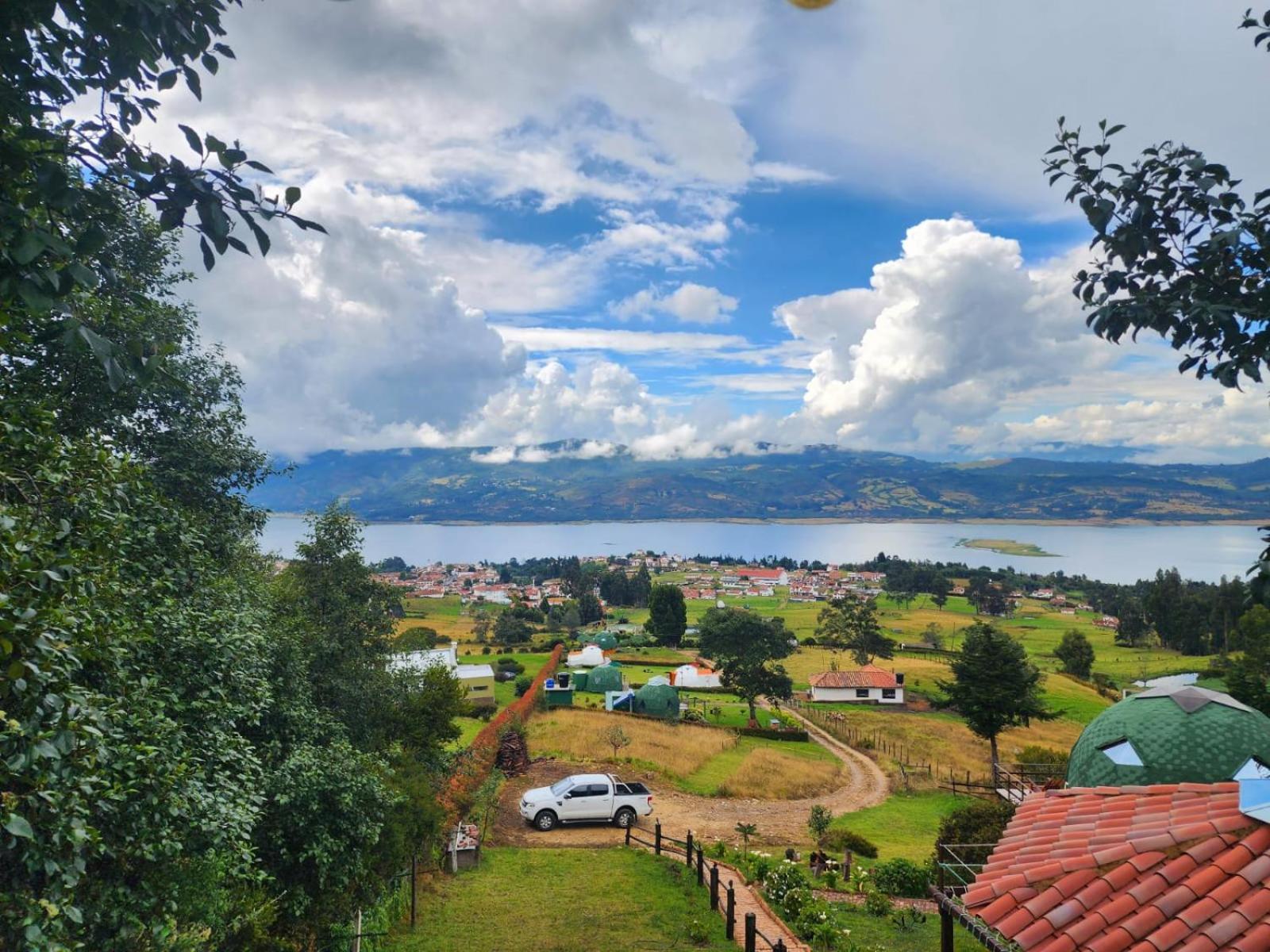 ホテル Glamping Sede Campestre Mirador De Pueblo Viejo グアタビータ エクステリア 写真
