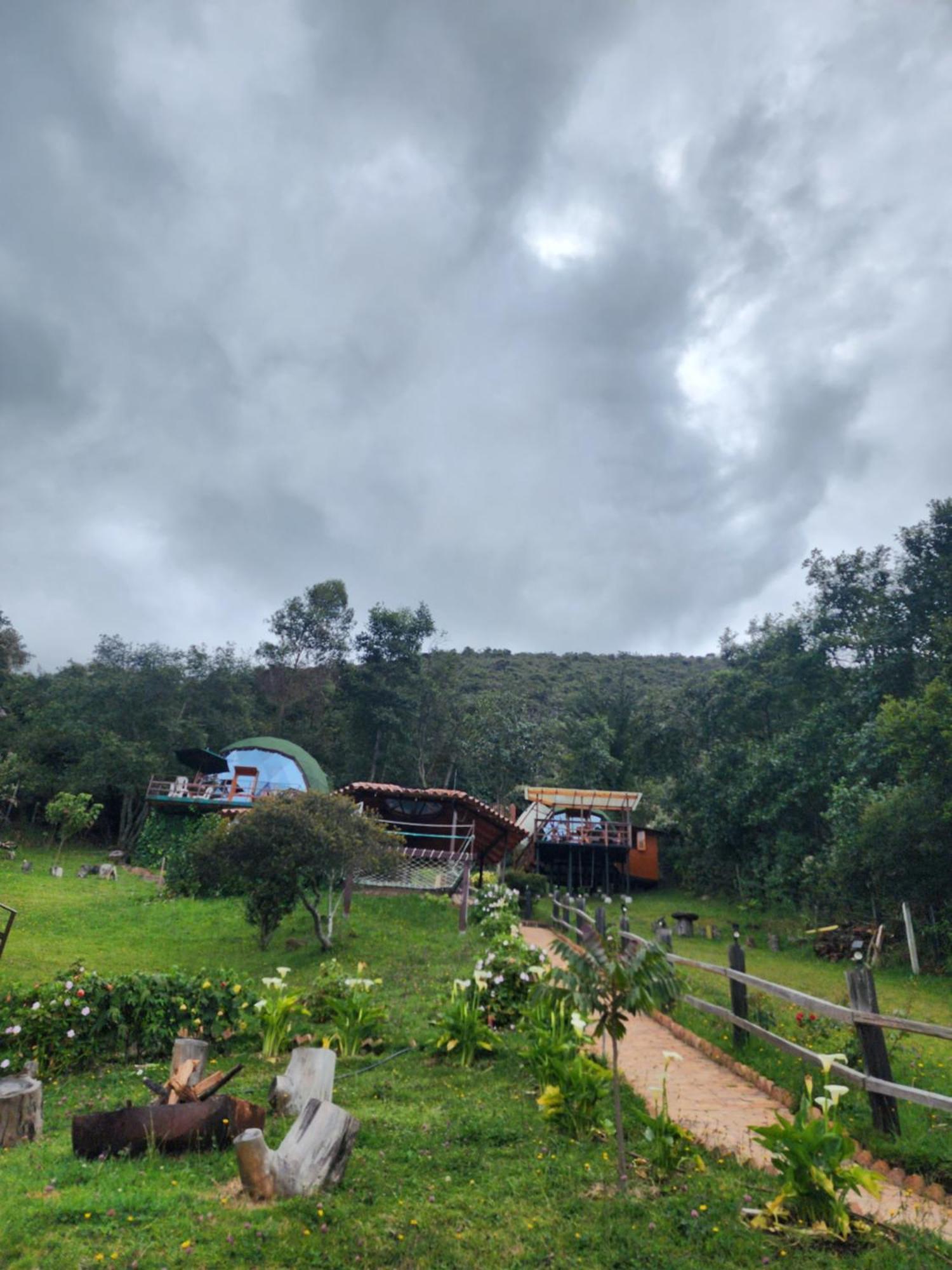 ホテル Glamping Sede Campestre Mirador De Pueblo Viejo グアタビータ エクステリア 写真