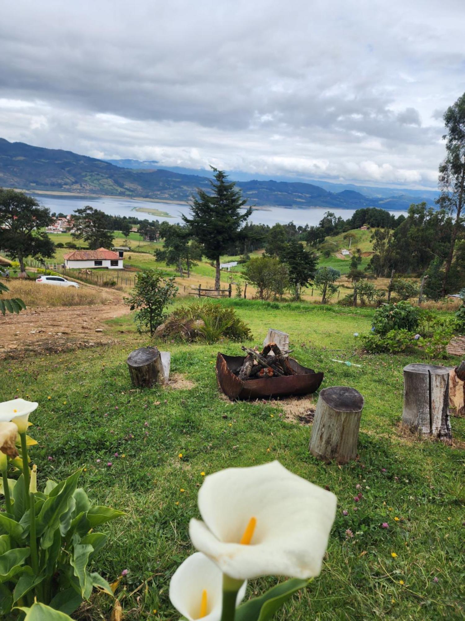 ホテル Glamping Sede Campestre Mirador De Pueblo Viejo グアタビータ エクステリア 写真